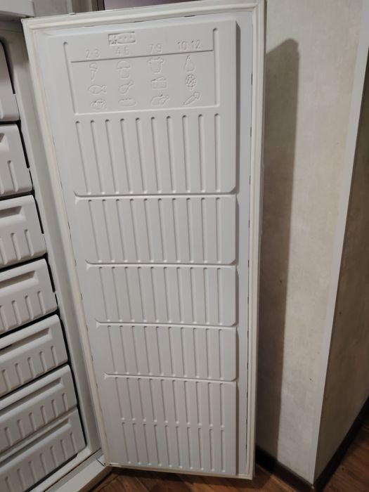 Продаю рабочий морозильник