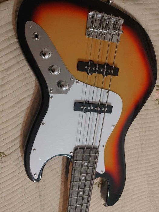 Бас гитара Terris