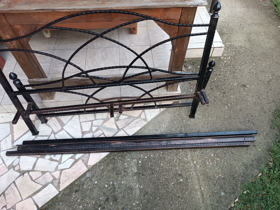 Vând cadru pat matrimonial fier forjat