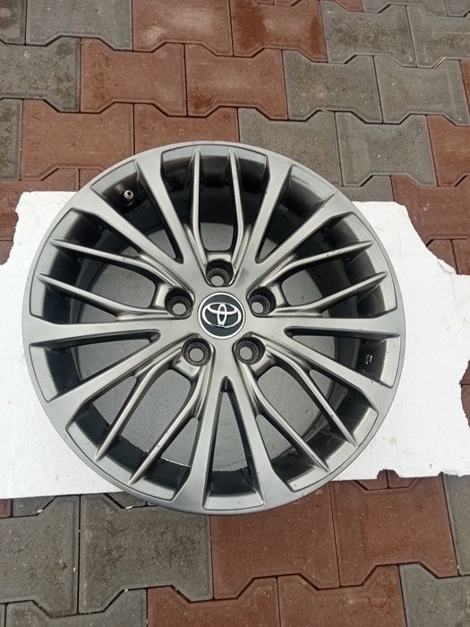 Титанки Тойота Камри 70 R17 оригинал.