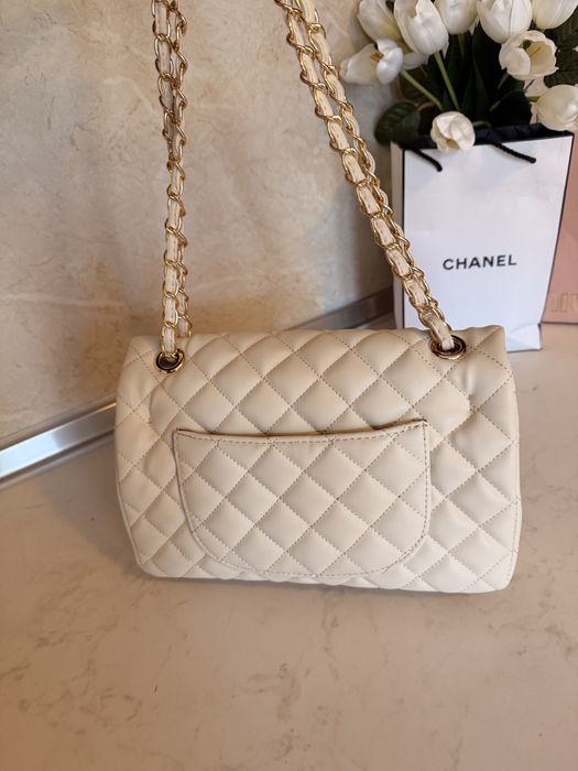 Дамска чанта Chanel Classic среден размер екрю