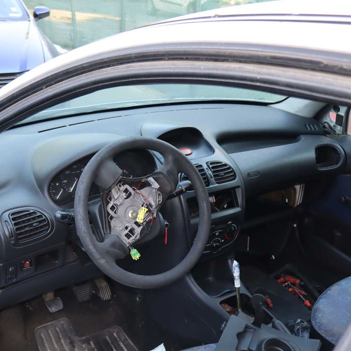 Пежо 206 1.4 HDI  68 к.с. 2003 год.Само на части