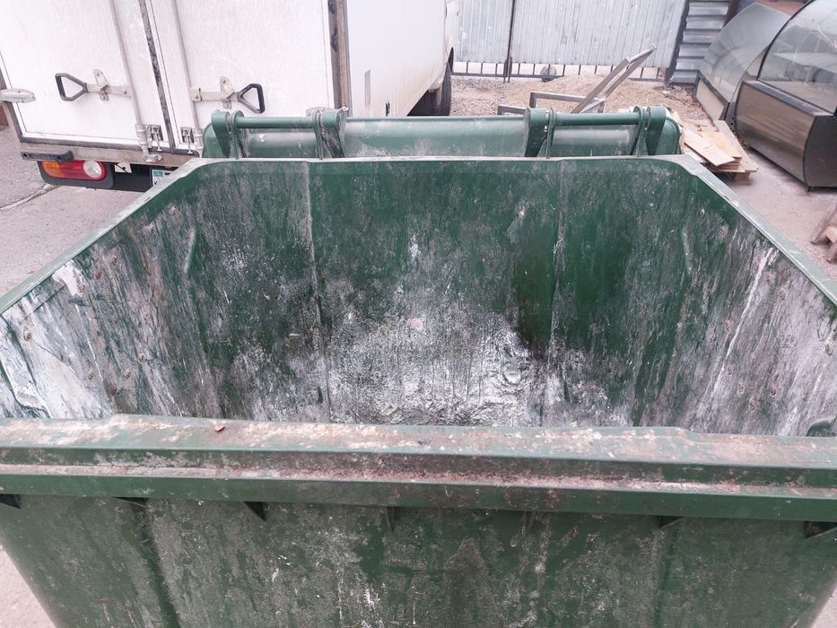 Мусорный контейнер