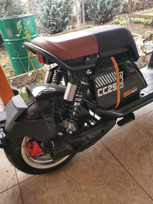 NOU NOUȚ-Scuter electric