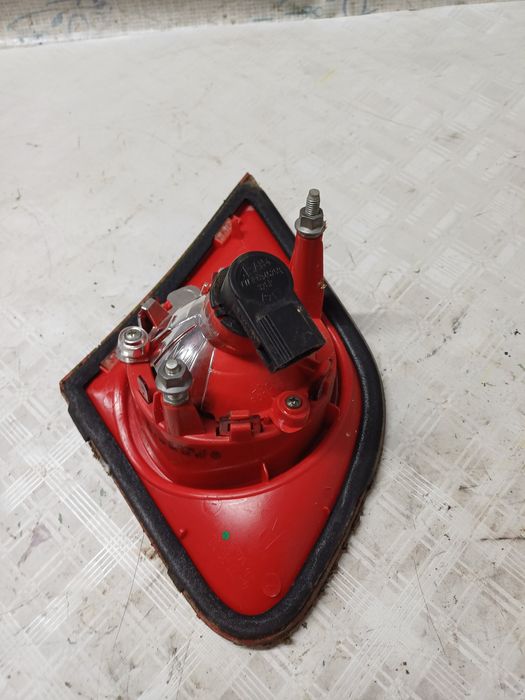 stop dreapta hayon  volkswagen passat b6 berlina - motorina 2010