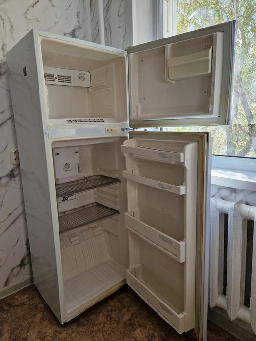 Холодильник " САМСУНГ"