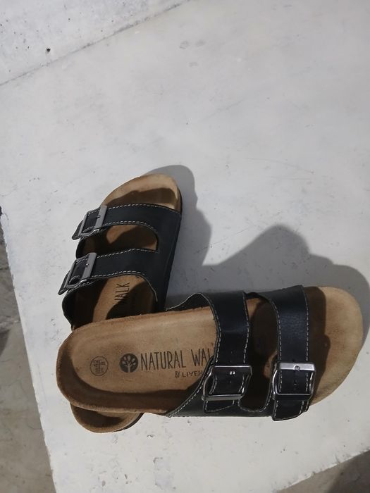 Vând papuci marime 42