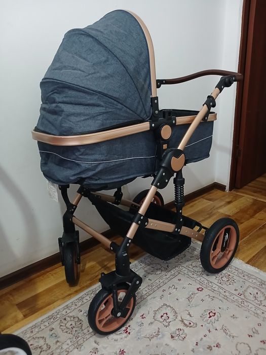 Детская коляска использовал только в квартире