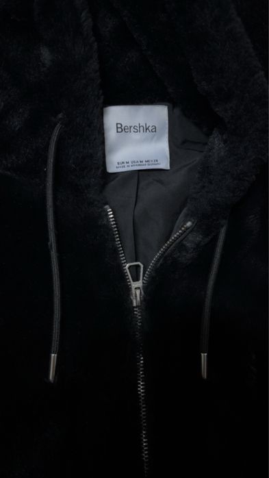Пухено яке Bershka – размер M