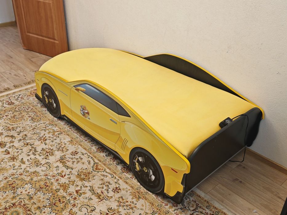 Детская кровать машинка