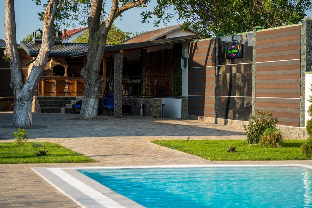 Piscina Privata pentru Pool Party