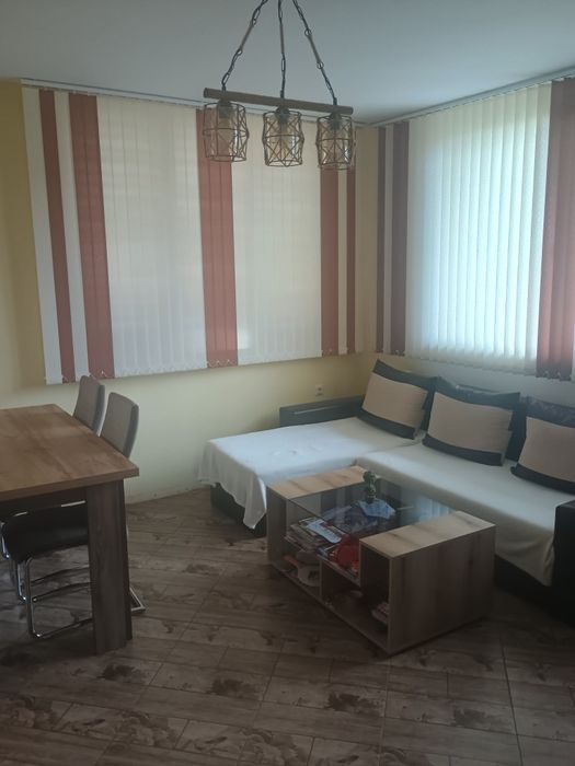 Продава от собственик тухлена къща в с.Леденик