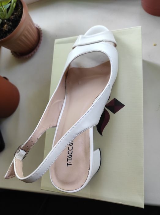 Продам босоножки