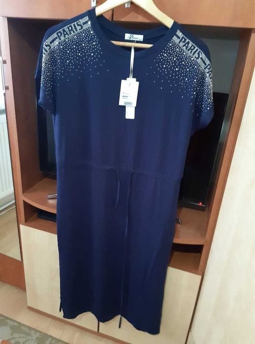 Rochie eleganta,culoare bleumarin, cu strasuri pe umeri