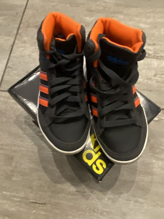 Маратонки Adidas нови