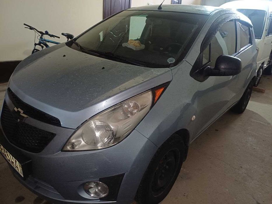 Spark navarotlari bilan faqat benzonda yurgan