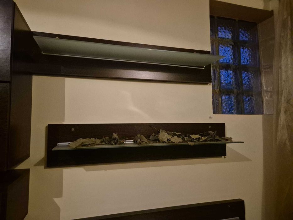 biblioteca cu prindere pe perete