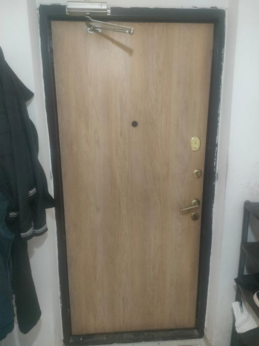 Продам выходной дверь