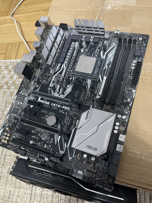 Placa de bază (Asus prime x370-Pro) PARȚIAL DEFECTĂ