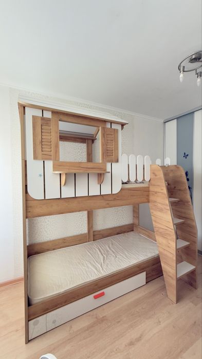 Двухярусная кровать