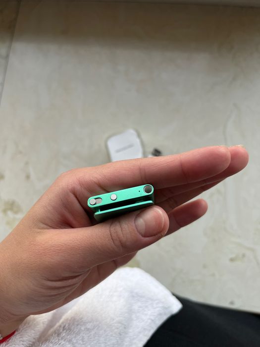 продам iPod shuffle