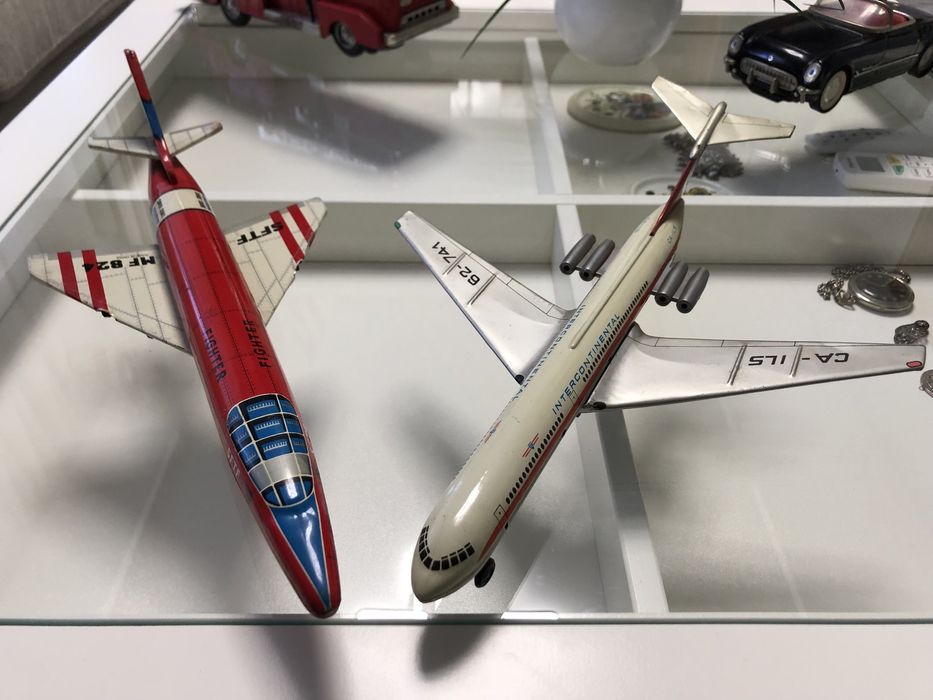 Стари ламаринени играчки