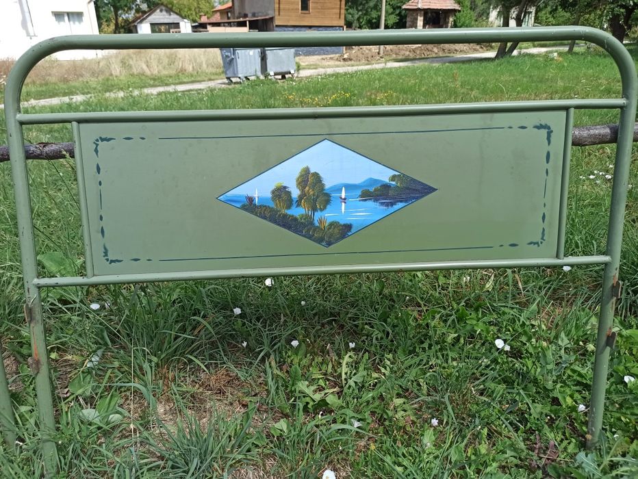 Метални табли за легло