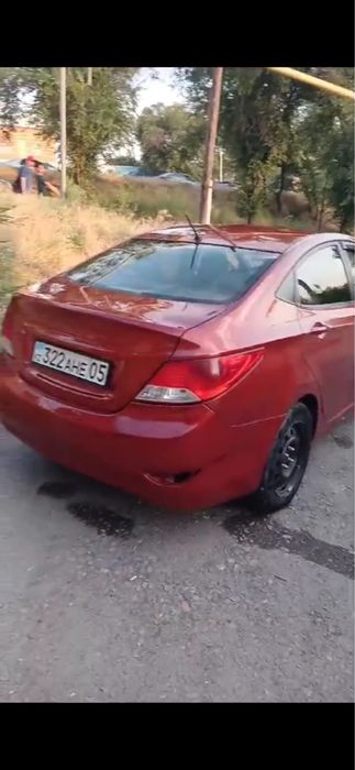 Hyundai Accent красный