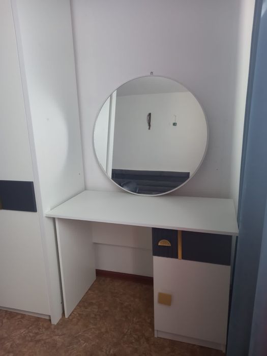 трюмо с зеркалом новый