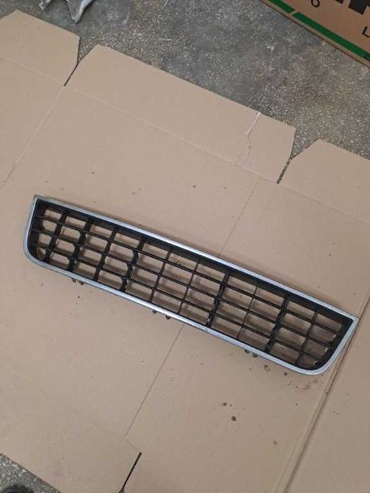 Grila centrala Audi A6 C5 an 2001-2005 cod 4B0807683L