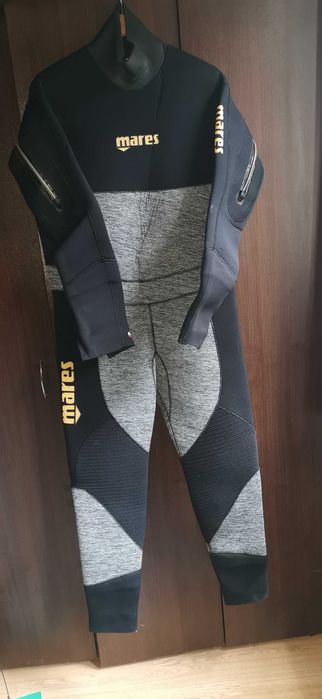 Полусух водолазен костюм