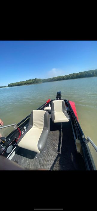 Продам лодку с мотором с прецепом