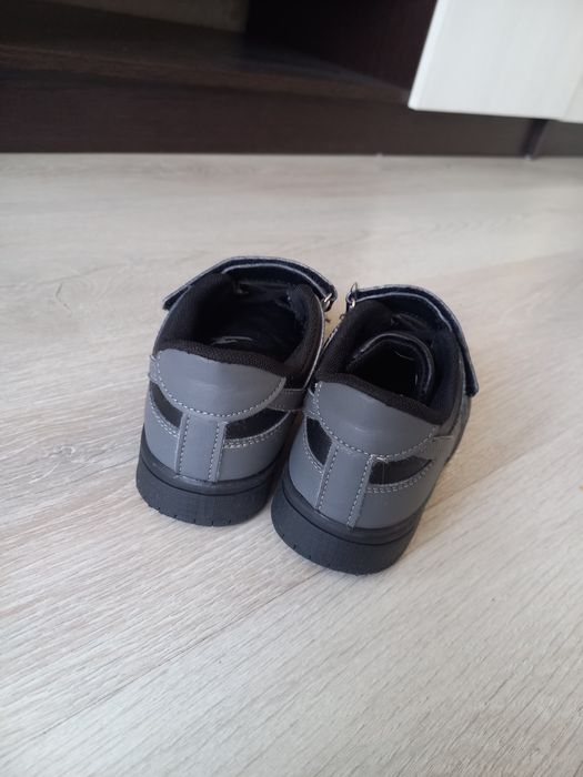 Кроссовки детские