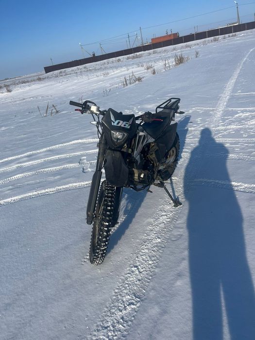 Мотоцикл эндуро  250 кубов