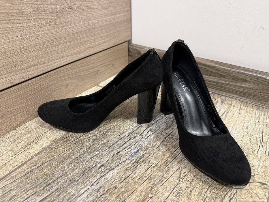 Официални обувки  на ток