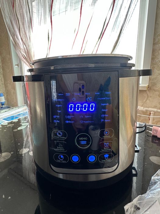 Продаю мультиварку в новом состояний