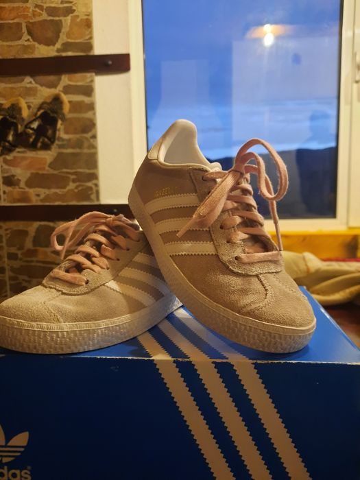 Спортни обувки adidas