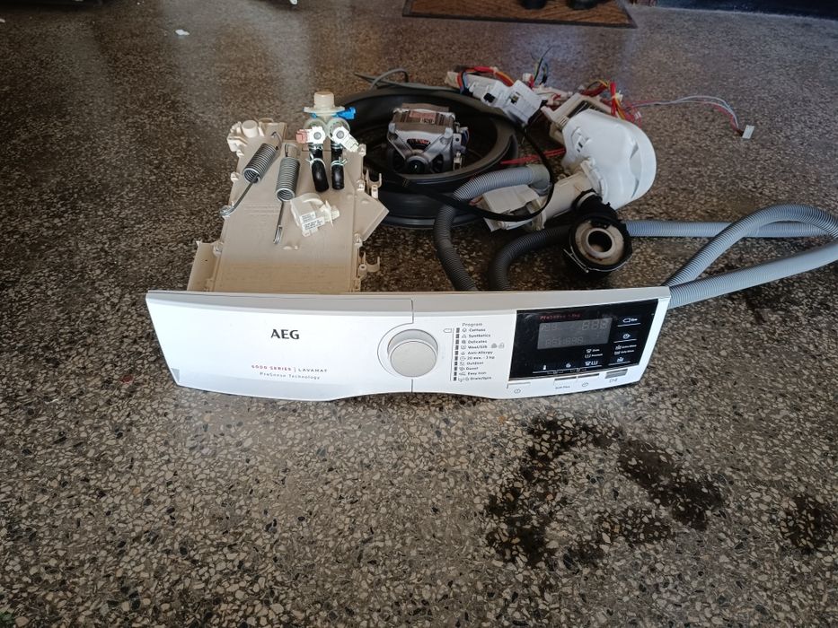 Пералня AEG на части