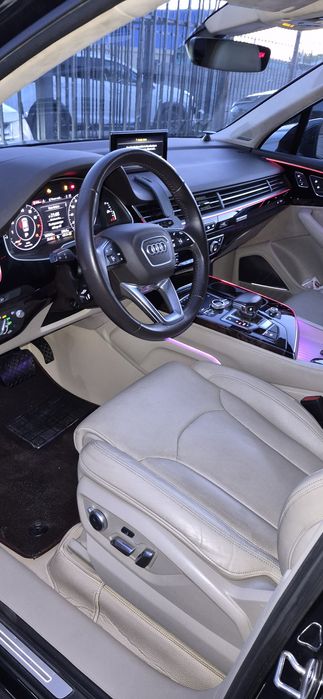Продам Ауди (Audi Q7 4m)