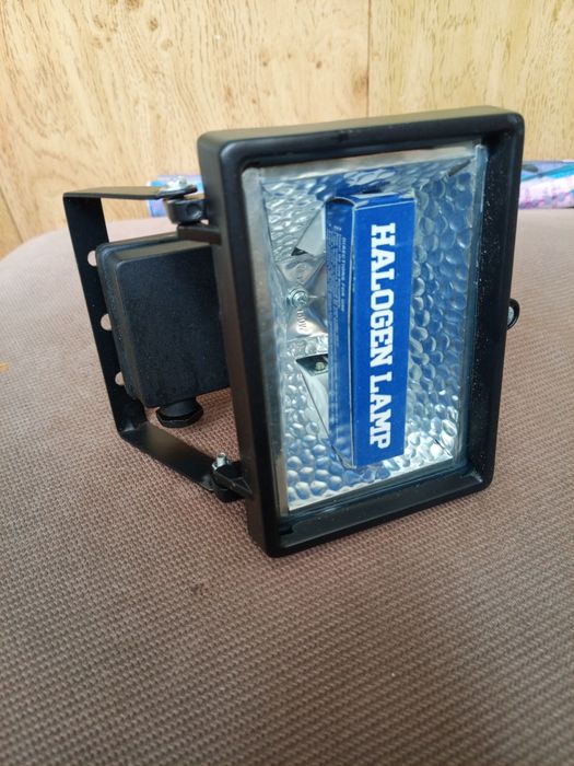 Фонарь -прожектор