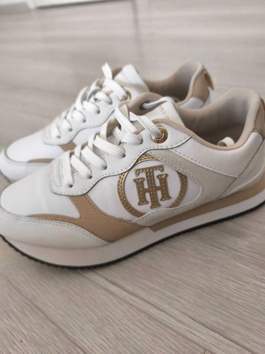 Дамски сникърси tommy hilfiger