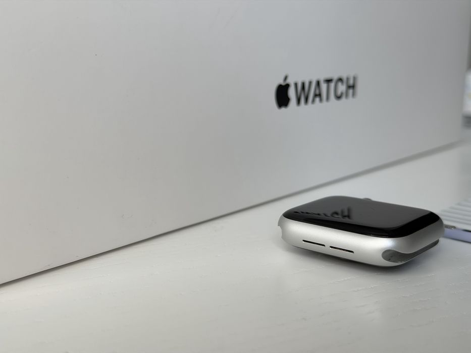 Продам apple watch SE 2