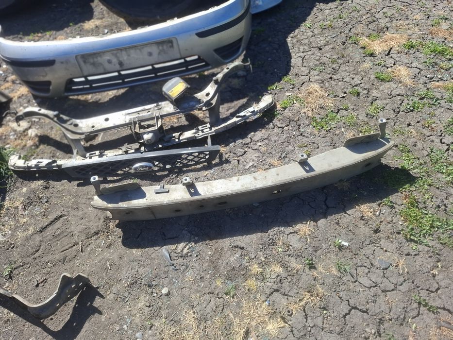 Vand  capota radiatoare faruri st dr grila fata ford focus 1 mot 1.8 diesel