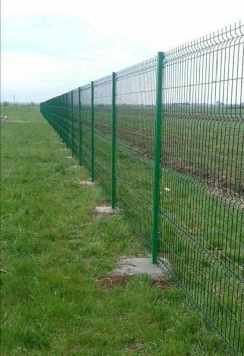 Garduri din plasa bordurată