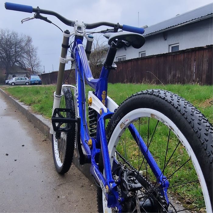 Bicicleta Kona DH