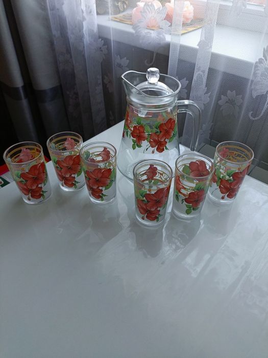 Продам кувшин и 6 стаканов
