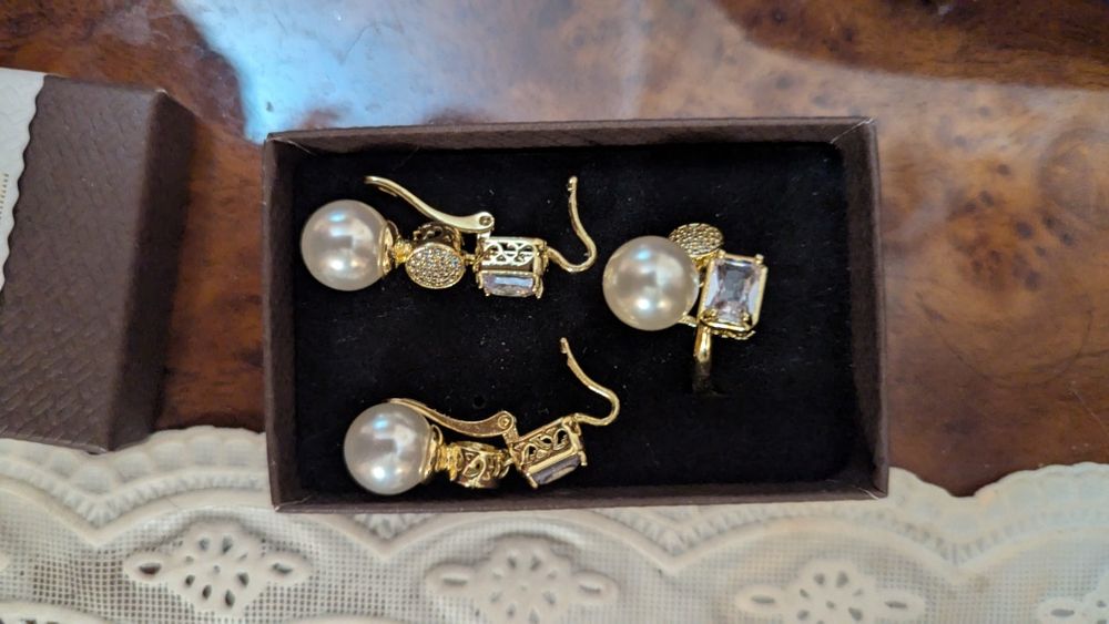 Продам очень красивый бижутерный комплект