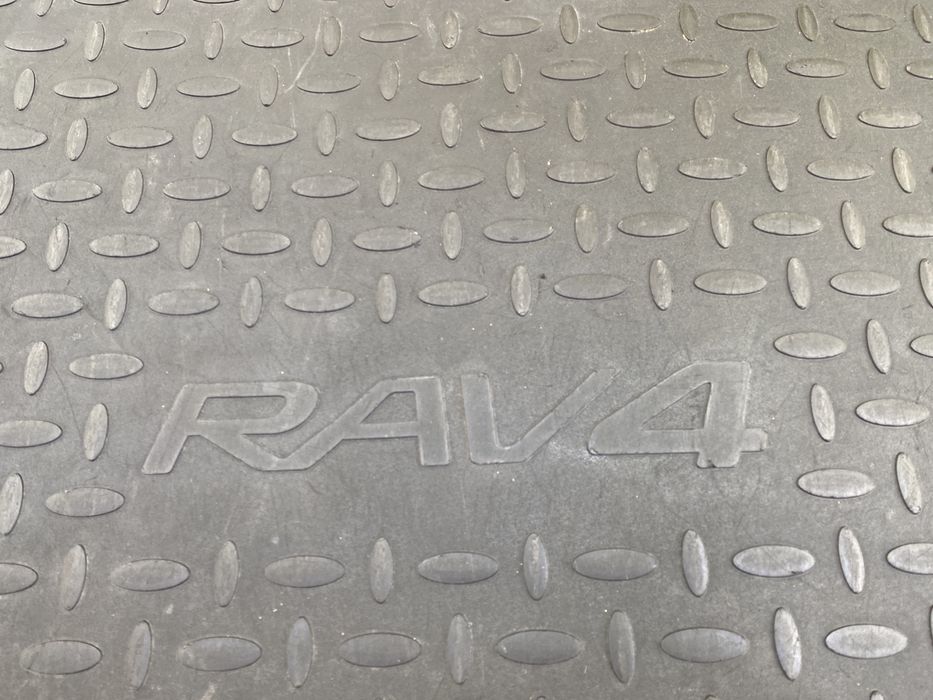 Ориг. щора, стелка и мрежа за багажник за Тойота Рав 4 и Корола