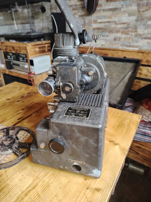 Proiector film Bell & Howell Anii 40