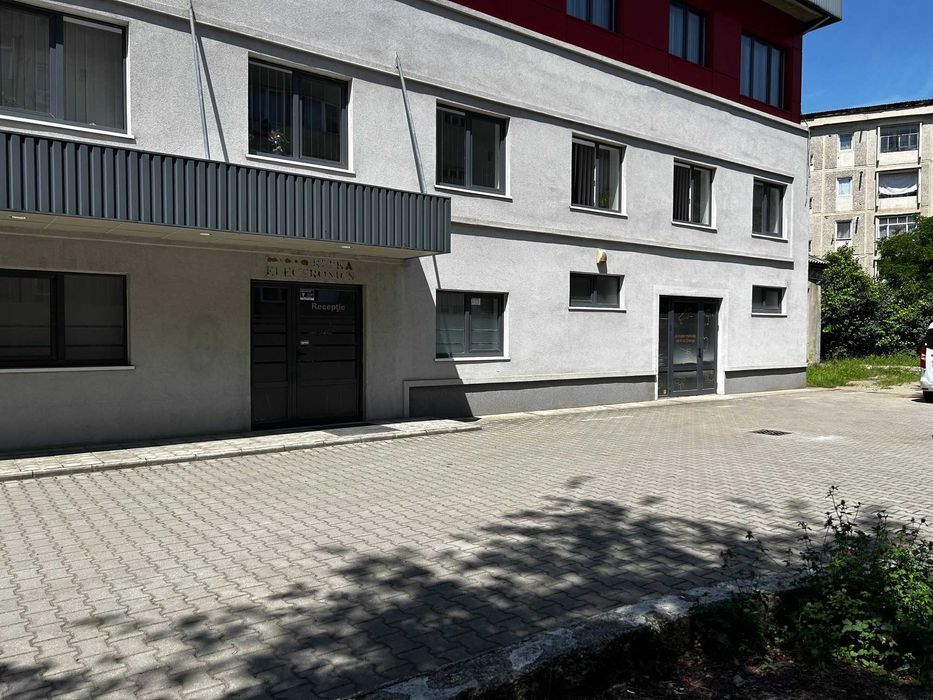 2 SPAȚII situate la PARTER: SPAȚIU 1, util 58 mp și SPAȚIU  2 (cu depozit), util 72 mp. Birourile sunt amplasate in Cladire de Birouri P+2